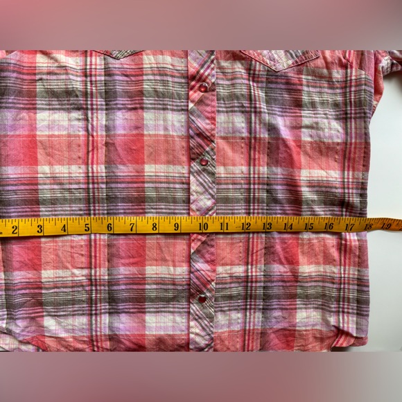CUMBERLAND OUTFITTERS Pink Plaid Western Shirt with Jewelled Snaps Size Medium - Picture 9 of 11